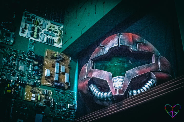 A Samus Aran helmet decoration in Atlas Escape Rooms' Gigabyte's Revenge game