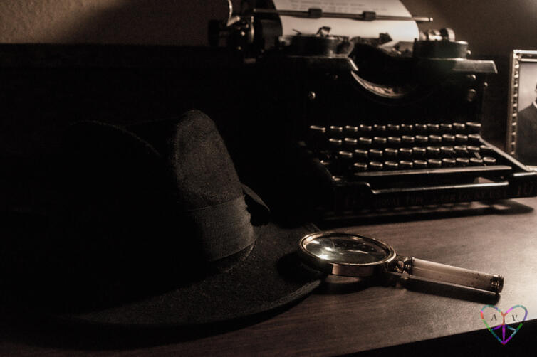 Detective props on the desk in Conundrum Escape Rooms' Hollywood Mystery game